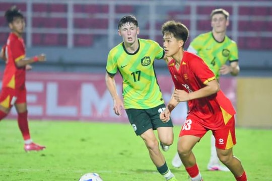 U17 Việt Nam ngược dòng hạ Australia vào chung kết U17 Đông Nam Á: Bản lĩnh thầy trò Roland