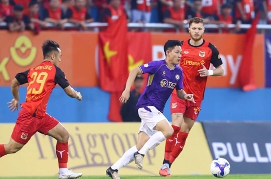 Hà Nội FC đánh bại Ninh Bình 3-2: Văn Quyết tỏa sáng trong trận cầu rượt đuổi tỷ số nghẹt thở