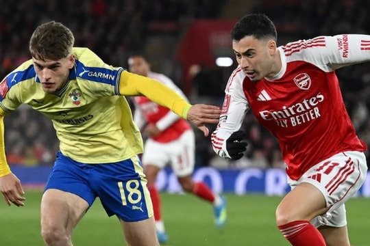 Southampton và hành trình từ bờ vực thẳm đến hiện tượng châu Âu dưới thời Tonda Eckert
