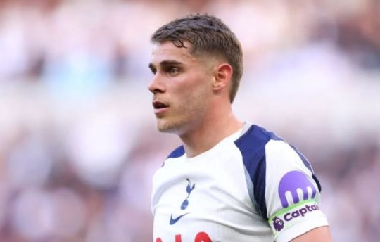 Manchester United nên từ bỏ Micky van de Ven nếu trái tim cầu thủ này thuộc về Liverpool