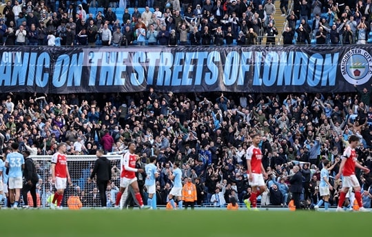 Kịch tính Bắc London: Arsenal nguy cơ mất chức vô địch, Tottenham đối mặt vực thẳm xuống hạng