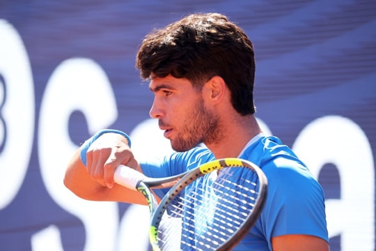 Carlos Alcaraz rút lui khỏi Roland Garros: Cú sốc chấn thương và thời cơ của Jannik Sinner