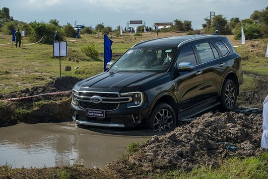 Bảng giá xe Ford Everest 2026: Chi tiết thông số và chi phí lăn bánh mới nhất