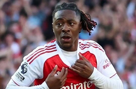 Eberechi Eze tỏa sáng giúp Arsenal đánh bại Newcastle và trở lại ngôi đầu Ngoại hạng Anh