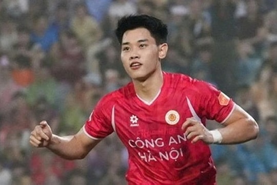 Nguyễn Đình Bắc lập hat-trick giúp CAHN thắng áp đảo SLNA 4-2