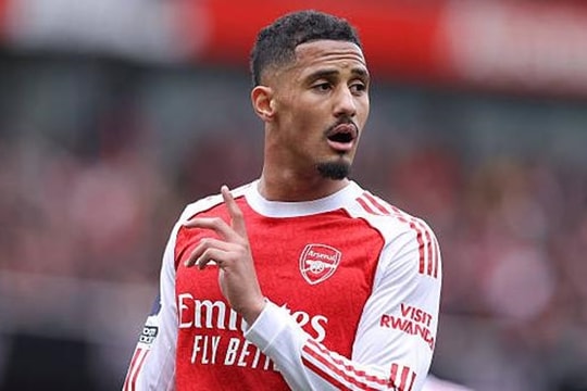 PSG sẵn sàng chi 100 triệu euro cho Saliba, MU đối đầu Bayern vụ Anthony Gordon