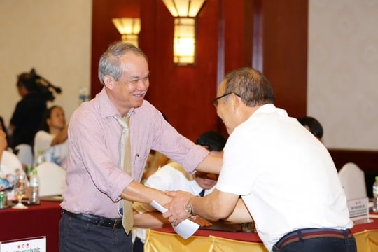 Bầu Đức và triết lý bóng đá trẻ: Tại sao cái gốc luôn quan trọng hơn hào quang nhất thời?
