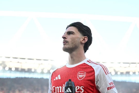 Arsenal 1-0 Newcastle: Eberechi Eze ghi bàn đưa Pháo thủ trở lại ngôi đầu Ngoại hạng Anh