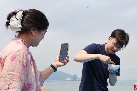Mực nhảy Vũng Áng “hút khách" dịp nghỉ lễ