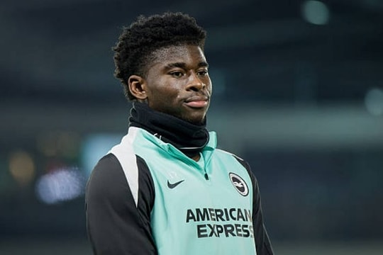 Tin chuyển nhượng tối 27/4: MU quyết chiêu mộ Carlos Baleba, Juventus đổi người lấy Alisson