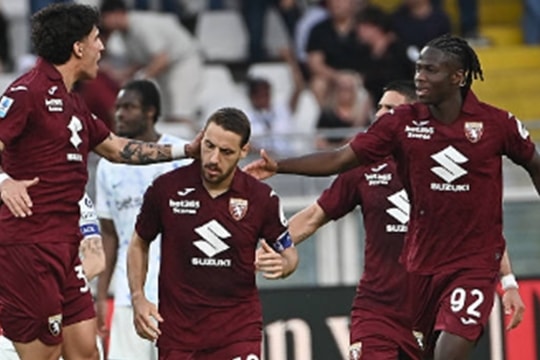 Inter Milan đánh rơi chiến thắng 2-2 trước Torino: Kỷ lục của Dimarco và kịch tính VAR