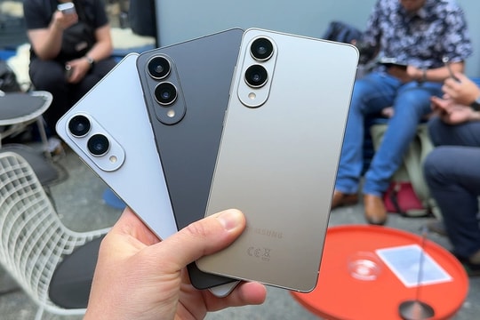 Cận cảnh Galaxy S25 Edge: Smartphone Samsung mỏng nhất lịch sử lên kệ với ưu đãi 8 triệu đồng