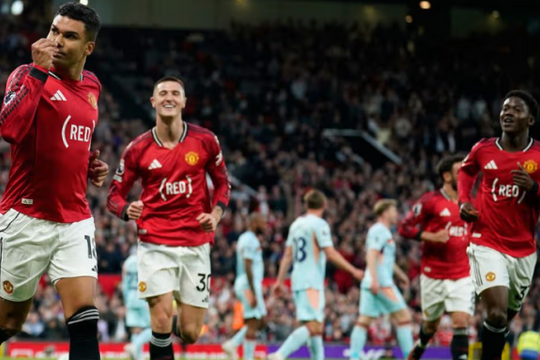 Casemiro và Sesko rực sáng, Manchester United đánh bại Brentford củng cố vị trí top 3