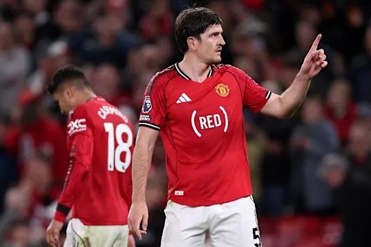 Harry Maguire rực sáng giúp Manchester United tiến sát tấm vé Champions League