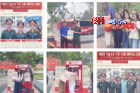 Độc đáo photobooth - Trang báo lịch sử tại Ngã ba Đồng Lộc.