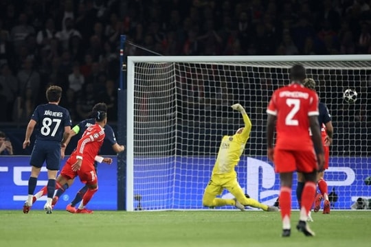 Giải mã lý do Ngoại hạng Anh khó tạo ra những màn rượt đuổi tỷ số như PSG đối đầu Bayern