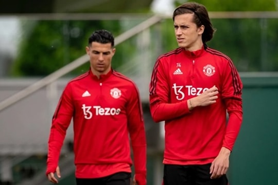 Manchester United cạnh tranh với Arsenal để đưa Alvaro Carreras trở lại Old Trafford
