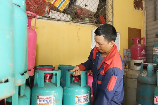 Giá xăng dầu giảm, hàng hóa bao giờ “hạ nhiệt” tương xứng?