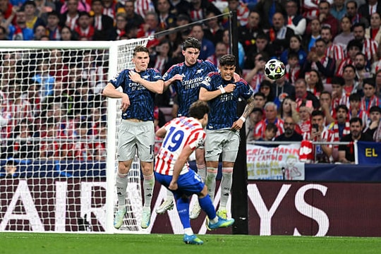 Gyokeres tỏa sáng và kỷ lục của Alvarez: Arsenal chia điểm kịch tính với Atletico Madrid