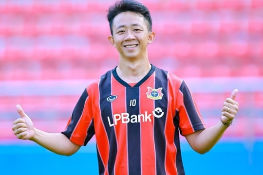 Châu Ngọc Quang chính thức trở lại tập luyện sau hơn nửa năm điều trị đứt dây chằng