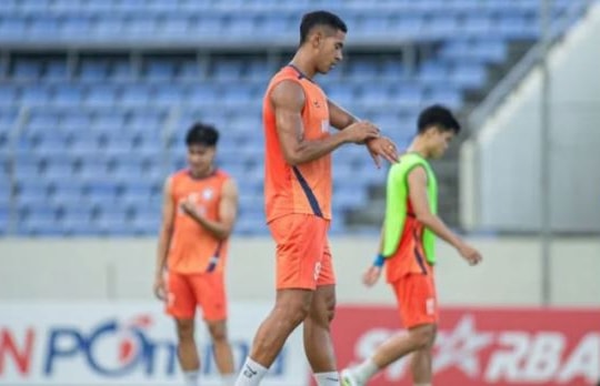 Đỗ Phi Long: Lá chắn thép 1m96 giải quyết tử huyệt hàng thủ ĐT Việt Nam hướng tới tầm châu lục