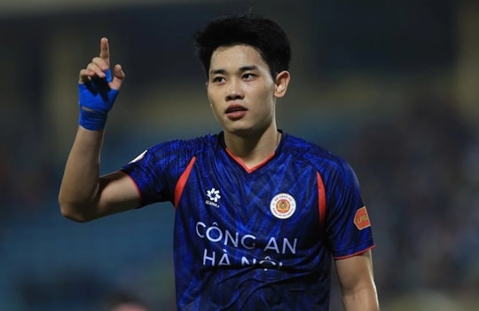 Nguyễn Đình Bắc ghi 8 bàn sau 5 trận: CAHN tiến sát ngôi vô địch V-League