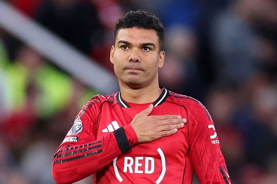 Casemiro và nghệ thuật dùng trí tuệ chiến thắng thời gian của những huyền thoại bóng đá