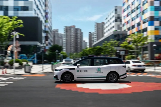 Trung Quốc đình chỉ cấp phép taxi tự lái mới sau sự cố 200 xe Apollo Go dừng đột ngột tại Vũ Hán