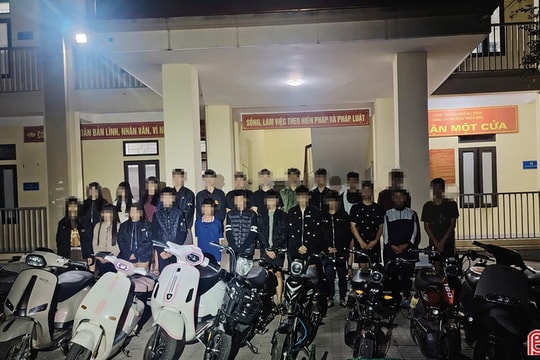 Công an phường Thành Sen ngăn chặn 30 "báo thủ" đua xe trái phép