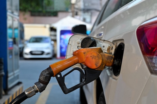 Giá xăng dầu hôm nay 4/5/2026: Bảng giá tại Petrolimex, PVOIL, Mipec, GIANGNAMPETROL
