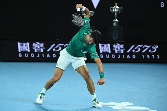 Đập vợt trong tennis: Phía sau những cơn thịnh nộ là áp lực nghẹt thở của các siêu sao