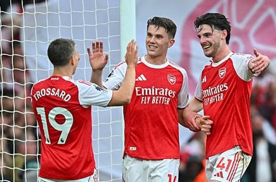 Arsenal đánh bại Fulham 3-0 để nới rộng cách biệt trong cuộc đua vô địch