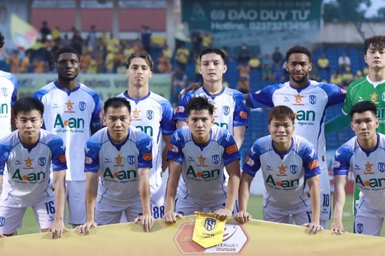 SLNA đối đầu HAGL tại V-League 2025/26: Bài toán sinh tồn tại chảo lửa Vinh