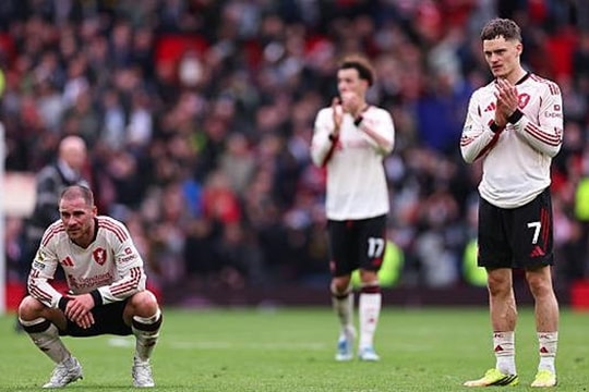 Thất bại 2-3 trước Manchester United: Hồi chuông báo tử cho đế chế Liverpool