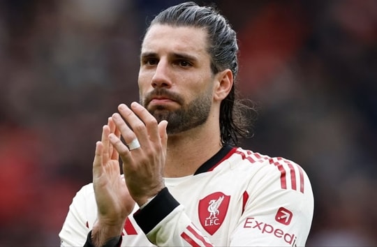 Dominik Szoboszlai gây bão với cử chỉ khiêu khích tại Old Trafford sau thất bại của Liverpool