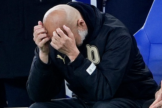 Manchester City đánh rơi điểm số trước Everton sau 13 phút sụp đổ kinh hoàng tại Merseyside