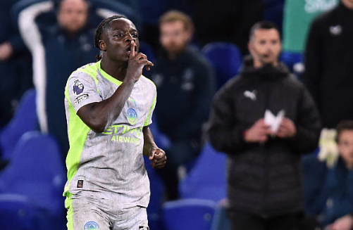 Jeremy Doku giải cứu Man City trong màn rượt đuổi tỷ số 3-3 kịch tính với Everton
