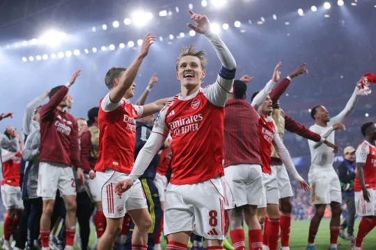 Thierry Henry nhắn nhủ Bukayo Saka: Hãy đưa Arsenal từ bất bại trở thành bất tử