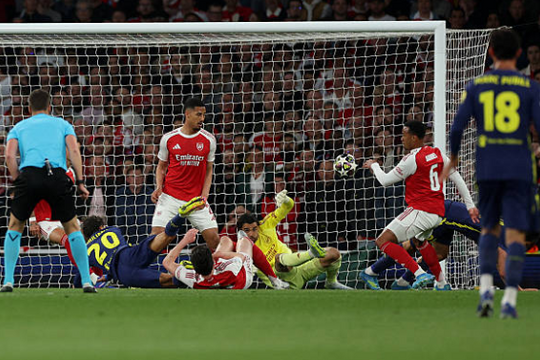 David Raya rực sáng đưa Arsenal vào chung kết Champions League sau 20 năm chờ đợi