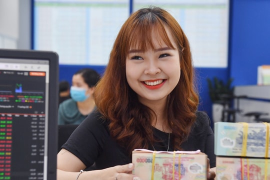 Lãi suất ngân hàng hôm nay 7/5/2026: Thanh khoản hạ nhiệt nhưng áp lực an toàn vốn gia tăng