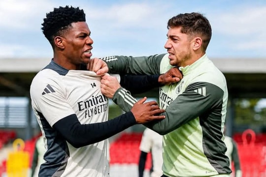 Khi phòng thay đồ Real Madrid dậy sóng: Những đế chế sụp đổ từ vết nứt bên trong cánh cửa đóng kín