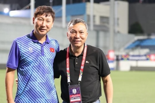 Chủ tịch VFF và HLV Kim Sang-sik dự lễ bốc thăm Asian Cup 2027 tại Saudi Arabia