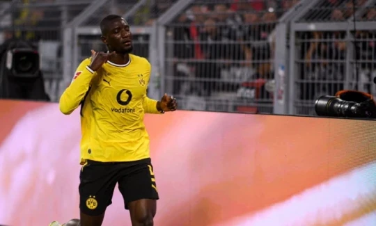 Dortmund lội ngược dòng hạ Frankfurt 3-2 để củng cố vững chắc vị trí thứ 2 Bundesliga