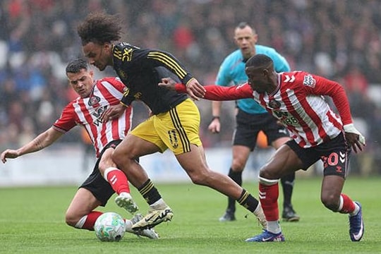 Joshua Zirkzee và dấu chấm hết tại Manchester United sau trận hòa Sunderland