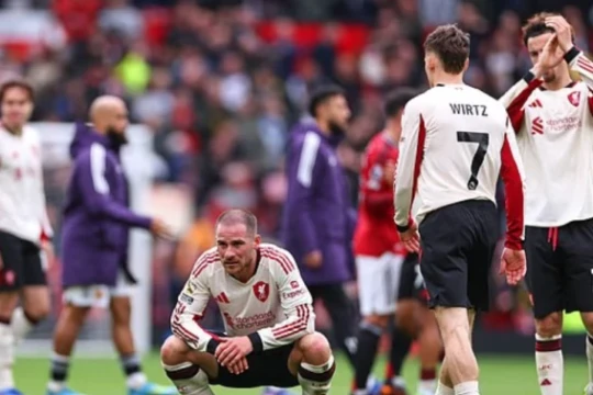 Arne Slot và bài toán sinh tồn tại Liverpool: Khủng hoảng niềm tin và sự tẻ nhạt