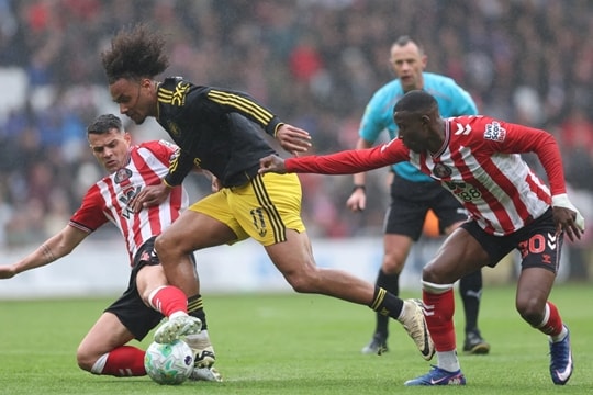 Man Utd hòa Sunderland: Nỗi thất vọng Zirkzee và bài toán đại tu của Ineos