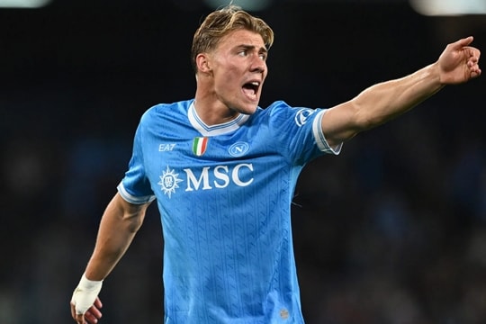 Napoli sảy chân trước Bologna, thương vụ 38 triệu bảng của MU lung lay dữ dội