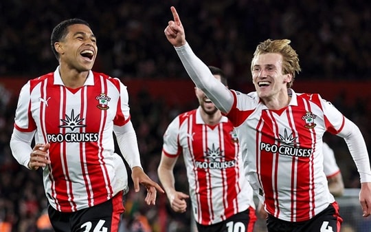 Shea Charles: Màn trình diễn 20 triệu bảng thách thức bài toán trung tuyến của Manchester United