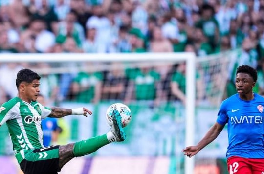 Real Betis đánh bại Elche 2-1 để chính thức giành vé dự Champions League