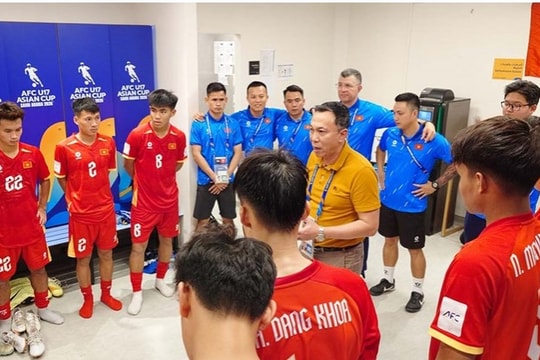 Chủ tịch VFF xốc lại tinh thần U17 Việt Nam sau kịch tính 10 phút cuối với Hàn Quốc